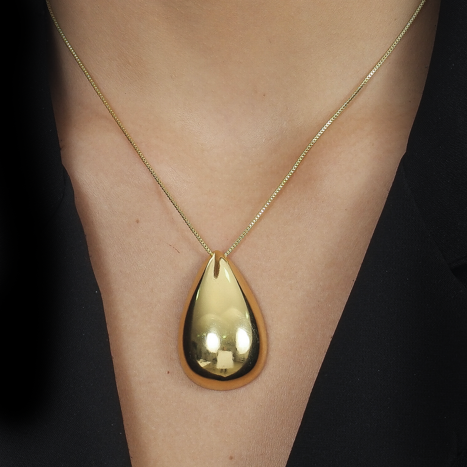 Colar Dourado de Gota Grande com Banho de Ouro 24K